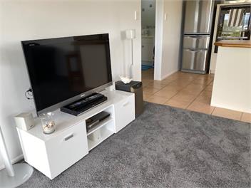 5 Min Walk to Beaches -Village & Shops Sea Views ! - Auckland