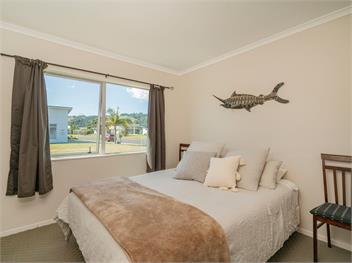 Hawk Hill Getaway (Bachcare) - Cooks Beach