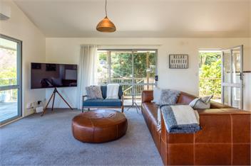 Surfdale Sunspot: Spa Escape Waiheke - Waiheke Island