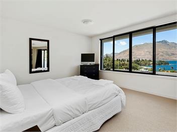 Lake and Mountain Ridge (Bachcare) - Queenstown