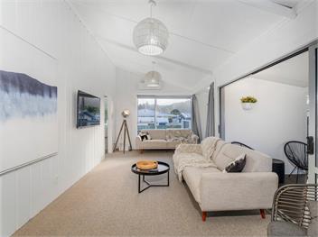 Coastal Break Bach (Bachcare) - Whangamata