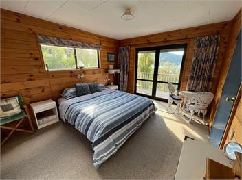 Picturesque Waikawa (Bachcare) - Picton