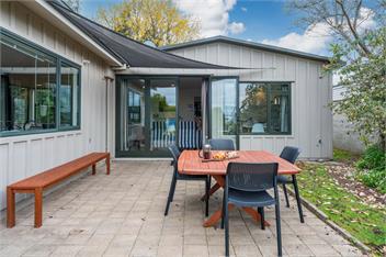 Lake-view Hideaway - Acacia Bay - Taupo