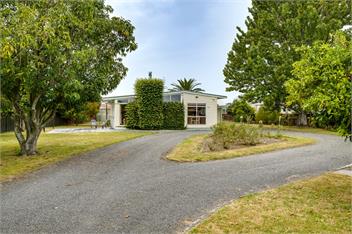 Mid Century Oasis (Bachcare) - Hastings
