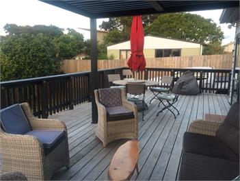 Family retreat in town - sleeps 5 - Raglan