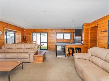 Seabreeze Surf House (Bachcare) - Whitianga