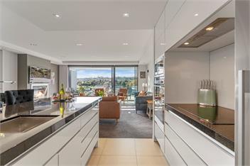 The Moorings Apartment 5 - a stone's throw from the lake! - Taupo
