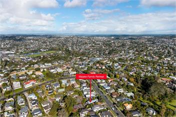 Waiake Family Retreat (Bachcare) - Auckland