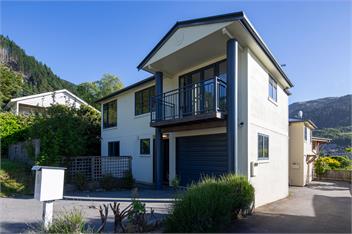 Prime Location | 3 bedroom home | Unlimited WIFI - Queenstown
