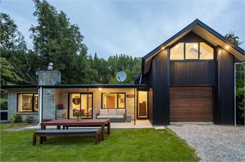 Coronet Peak View | 3BR Home with Hot Tub & Garden - Queenstown