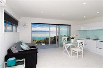 Aqua Heights - Stunning Apartment with Sea Views! - Nelson