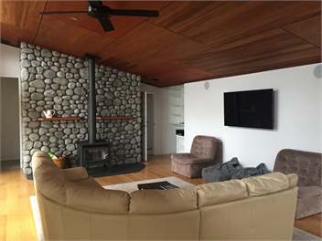 Sunny open plan - Taupo