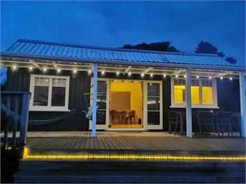 Ahipara Love Shack and Surfers Paradise - Northland