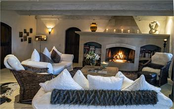 Villa South Pacific | Sleeps 10 | Swimming Pool | Spa Pool | Tennis Court | Amazing Views - Wanaka