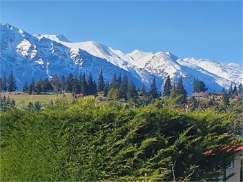 Come and ski this winter and walk to and from ski bus and apres ski bars - Queenstown