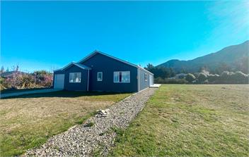 Peaceful, Warm, Sunny Lake Hawea Home - Wanaka