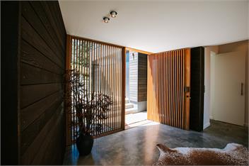 Three Peaks House | Sleeps 10 | Lake Views | Outdoor Fire - Wanaka