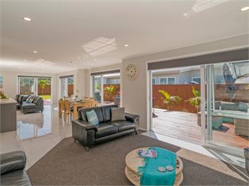 Modern Beach Pad (Bachcare) - Whitianga