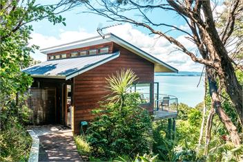 CrossTrees Chalet (Bachcare) - Waiheke Island