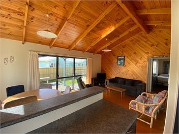 A STAY IN PARADISE ON PIPI ROAD - WHANGAMATA