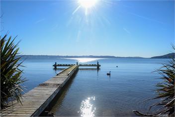 "Taha Moana" Step out the door onto the lake front - Rotorua
