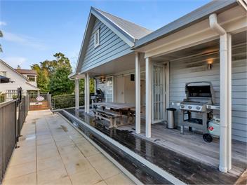 Sandy Jandal - Russell Cottages - Bay of Islands