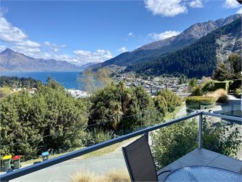 Prestigious Poole Lane - Queenstown Hill