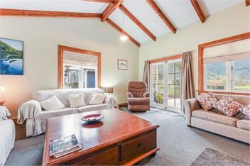 Fantail House Kaiuma Bay (Bachcare) - Havelock