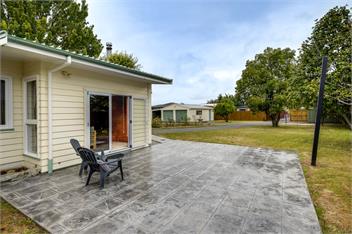 Mid Century Oasis (Bachcare) - Hastings