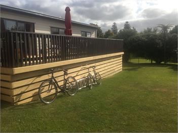 Family retreat in town - sleeps 5 - Raglan