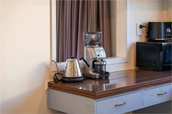 The Bay Breeze Retreat (Bachcare) - Taupo