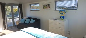 available KINGS BIRTHDAY WEEKEND 'Ocean Cove at Whangamata (5 minutes from beach & shops) - Coromandel