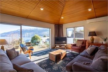 Queenstown Lakeside Gem: 3 BDR, Wi-Fi & Parking - Queenstown