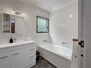 Central Spacious Family House (Bachcare) - Paihia