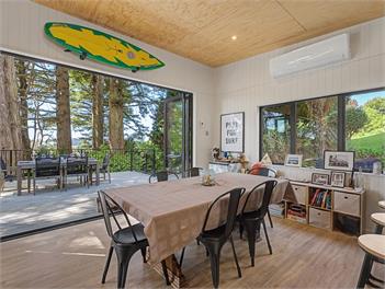 Modern Coastal Tree House (Bachcare) - Whangamata