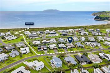 Private Omaha Beach Oasis for a Romantic Escape - Auckland