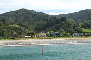 Kneedeep - Beach front escape! -
