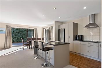 Central townhouse retreat - 