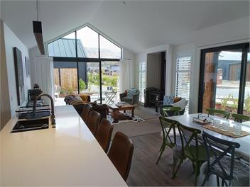 Central Cromwell Charm -