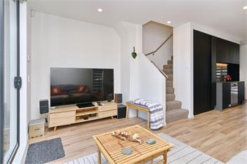 City-side Riccarton, Walk to Mall - Matai St West -