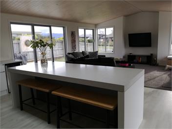Family Executive Bach - Golden Bay