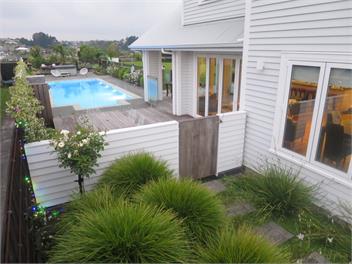 Fabulous large Bethlehem family home with pool - Tauranga