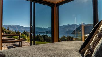 Aurum | Sleeps 6 | Breathtaking Lake Views | Contemporary & Unique - Wanaka