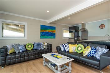 4-6 Bdr ONEPU MOANA Holiday Home - with Views + SpaPool - The Hokianga