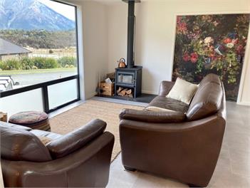 Modern and cosy with stunning mountain views - St Arnaud