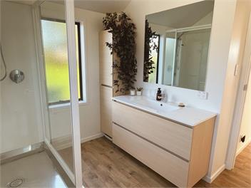 Sully’s Beach House. Spa, sauna, mini gym: 45 seconds to beach. Sleeps 7 - Mt Maunganui