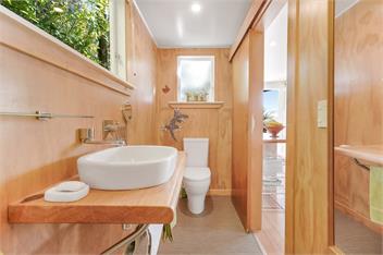 The Treehouse (Bachcare) - Raglan