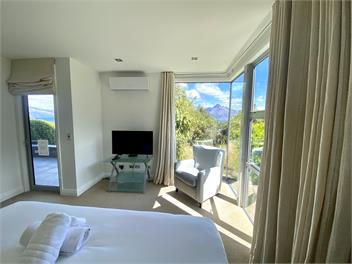 Prestigious Poole Lane - Queenstown Hill