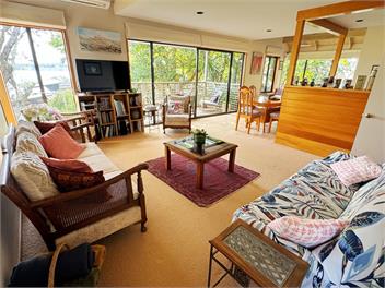 Tindalls Hideaway - 200 steps to beach - Whangaparaoa