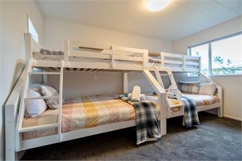 27 on Henry (Bachcare) - Te Anau